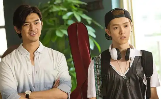 《重返》陈柏霖演音乐总监为鹿晗调吉他