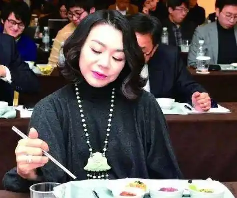 韩国"怪兽家族":财阀逼员工下跪,家暴丈夫,宣称韩国都是我的