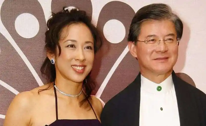 朱玲玲天生富贵两度嫁入豪门为霍家生三子63岁活得潇洒恣意