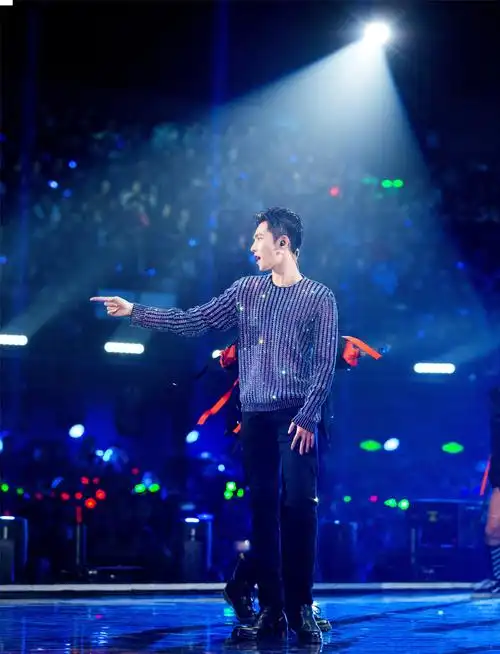 杨洋湖南卫视跨年演唱会热舞帅气图片