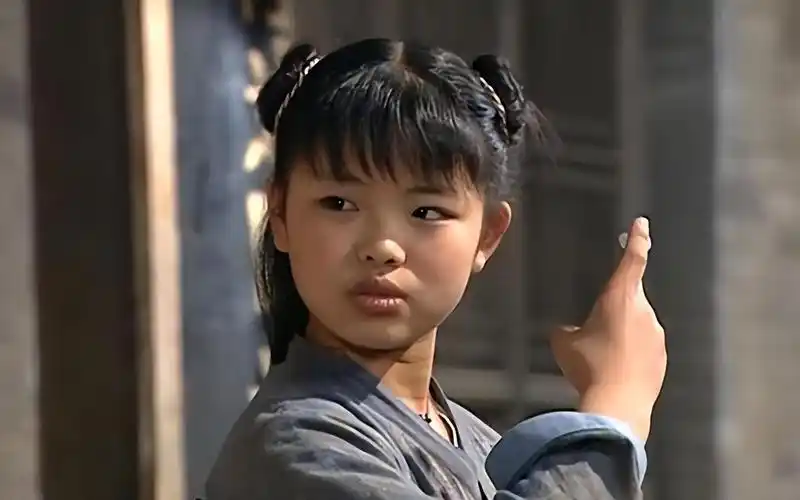 31岁的嘎子和28岁的英子重逢,一个健硕有型,一个女大十八变