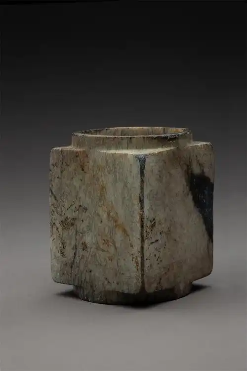 大青铜面具神树纹玉琮三星堆再上新珍奇文物惊艳亮相