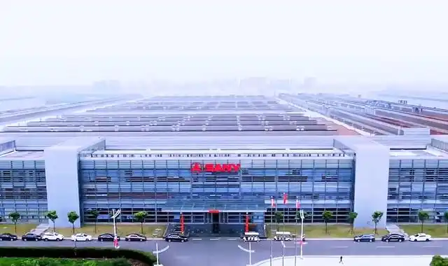 这是世界上最大的挖掘机工厂:上海三一临港产业园,占地近1500亩总投资