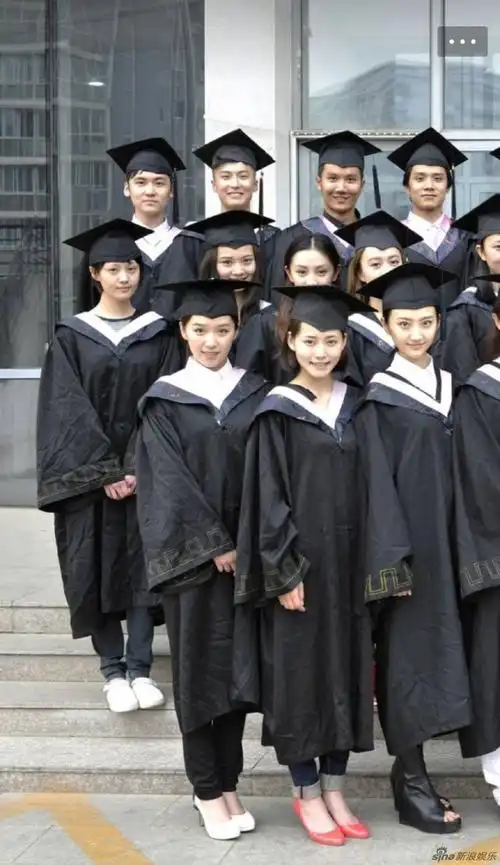 景甜郑爽阚清子三人系同学 罕见大学同框照曝光