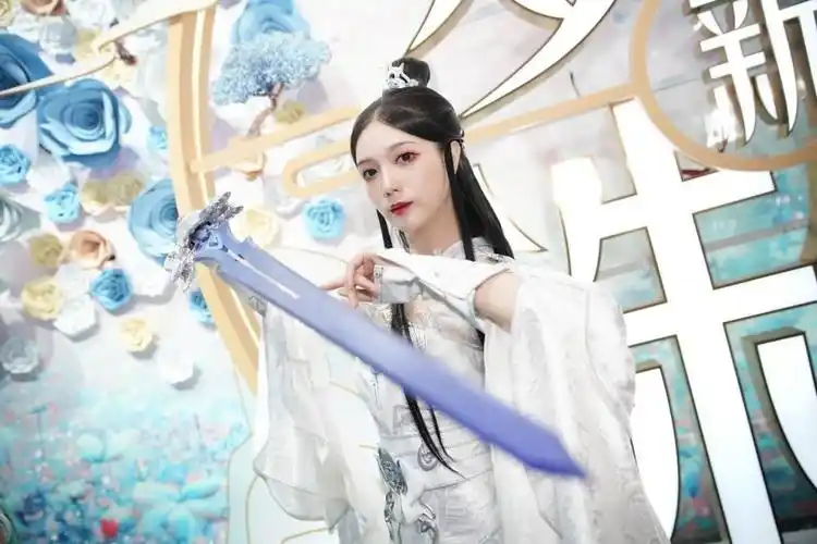 吃鸡火箭少女真人cos,cos火箭少女真人版-图片大观-奇异网