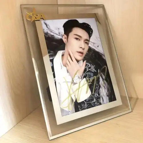 张艺兴亲笔签名照,含玻璃相框,带证书,包邮#明星签名照  #张艺兴  #全