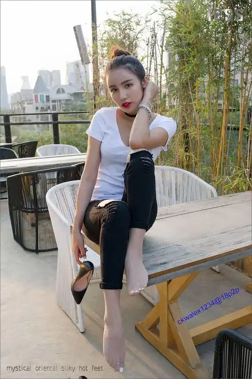 03 [iess]异思趣向 女主播sasa 超薄肉丝 [60p]        [rosi写真集