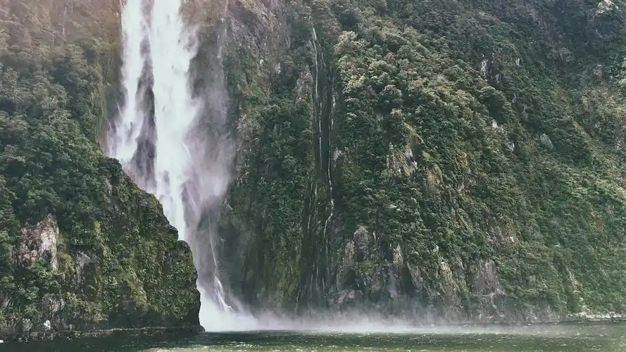 壁纸 瀑布,悬崖,水溅 3840x2160 uhd 4k 高清壁纸, 图片, 照片