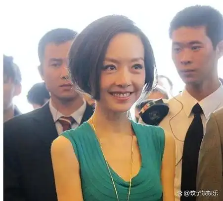 当时,她准备重返事业前线,丈夫陪伴她一起返回中国.