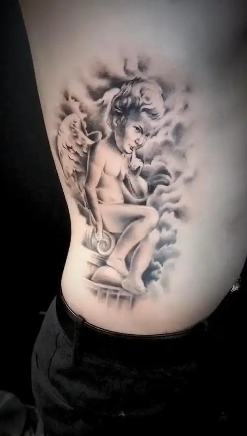 后背天使翅膀纹身图案纹身师操作视频