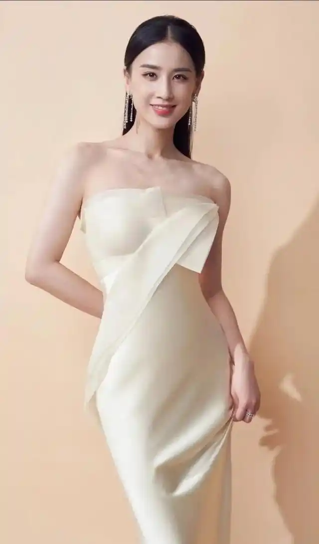 黄圣依惊艳高清写真太吸睛了皮肤白皙性感妩媚