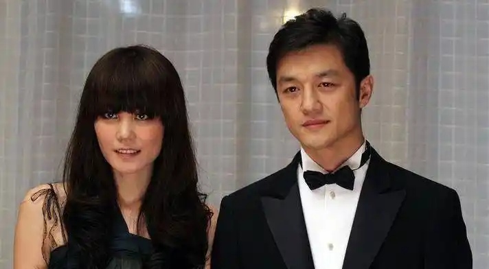 原创50岁王菲想要结婚公开暗示谢霆锋罕见谈感情话题引网友猜测