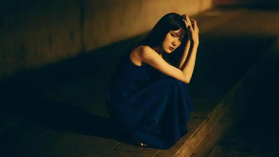 失恋非常难过的伤感女孩,高清壁纸图片,大陆美女-回车桌面