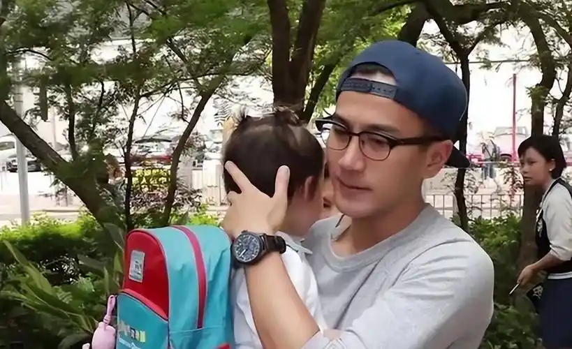 曝刘恺威放弃抚养权,带小糯米赴加拿大改国籍,知情人曝2点内幕_杨幂