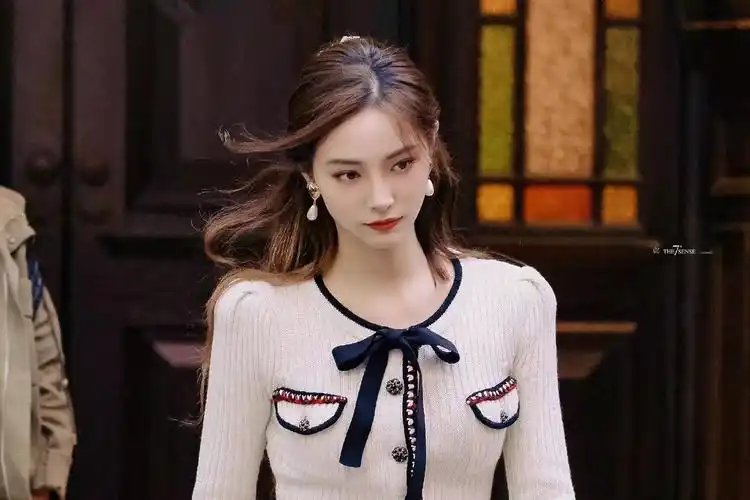 许佳琪的长发好美依旧漂亮迷人