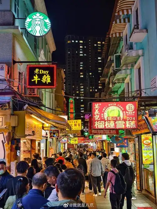 路过澳门官也街溜达一下谁能拒绝一碗香气扑鼻的牛杂呢