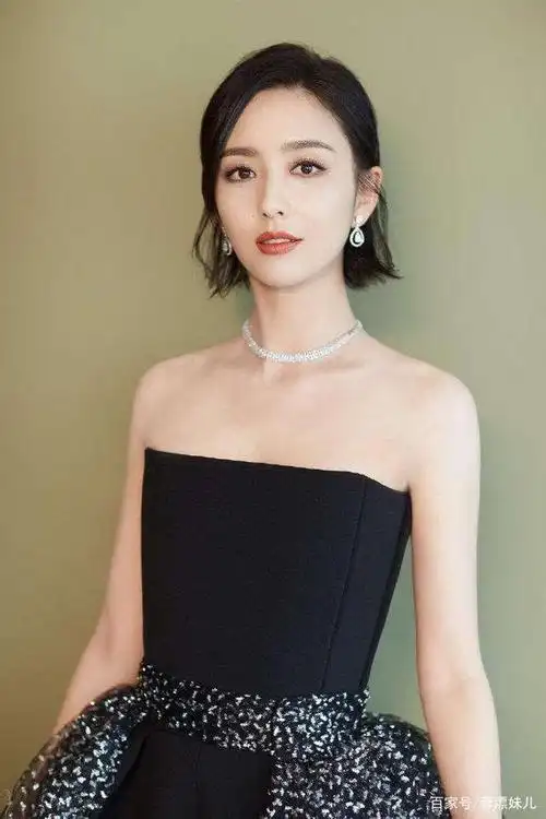 佟丽娅短发造型太美了,我先收藏了!