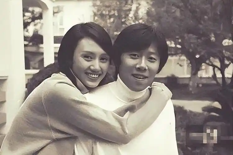 回顾夏雨:结婚不请父亲,婚后与母亲算账,妻子袁泉为他感到心疼