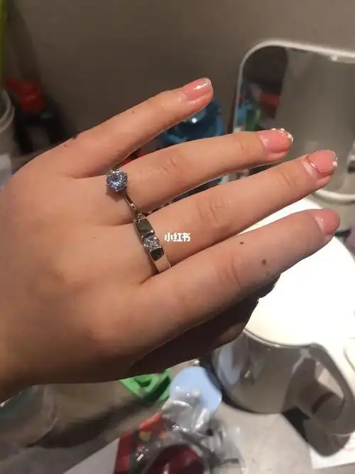 15块的一克拉大钻戒