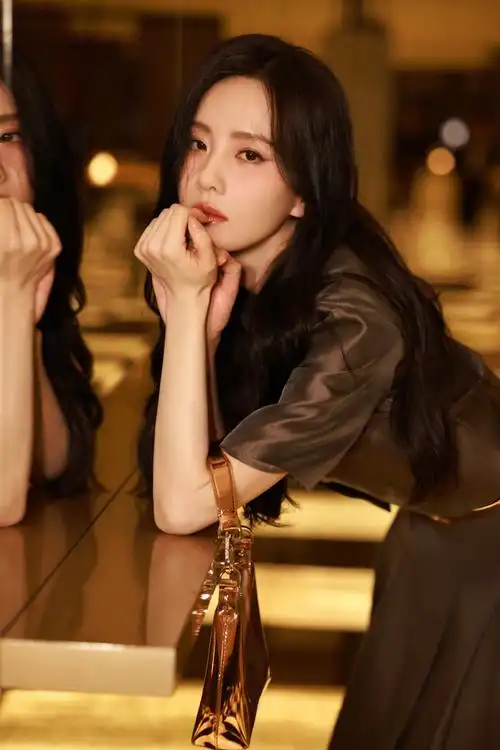 刘诗诗大地色穿搭