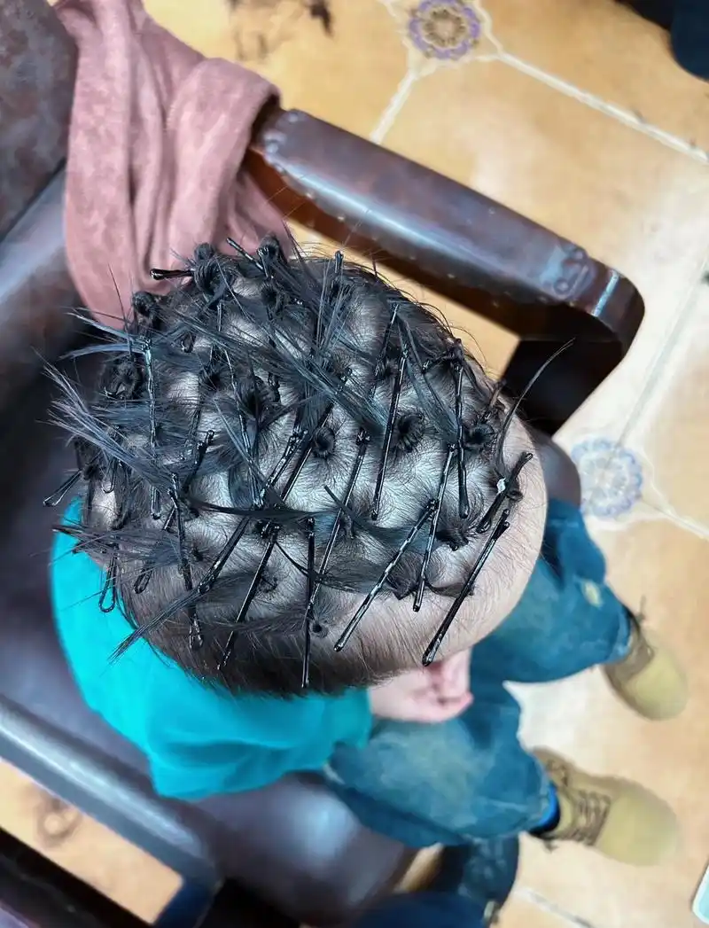 烫头发前和烫头发后 烫完头发好帅气 睡一觉 - 抖音