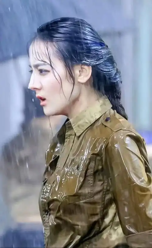 迪丽热巴考古的风还是吹到了《麻辣变形计》,热巴早期颜值太抗打