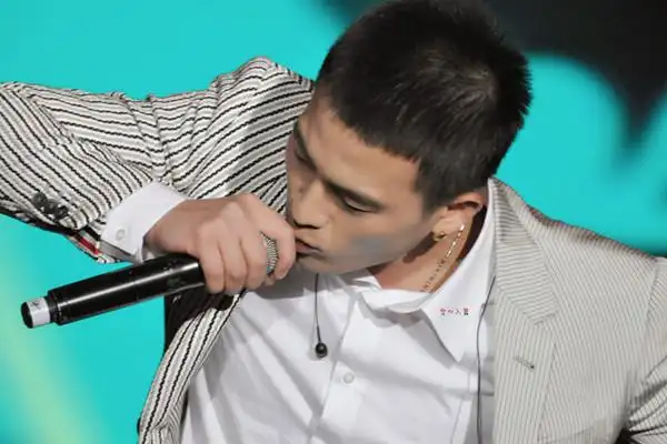 【图】快男欧豪个人资料尽显峥嵘 新生代歌手华丽亮相引人尖叫