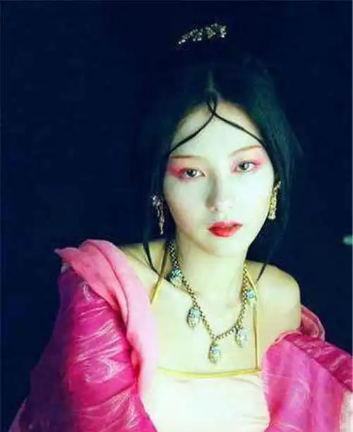 本以为张柏芝的古装够美可是看到王菲的古装比张柏芝还要美