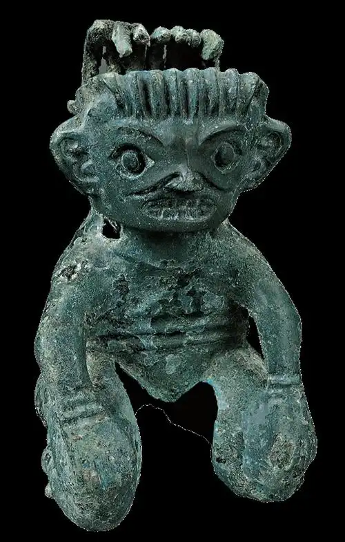 微博人气文物榜评选:三星堆博物馆馆藏铜跪坐人像