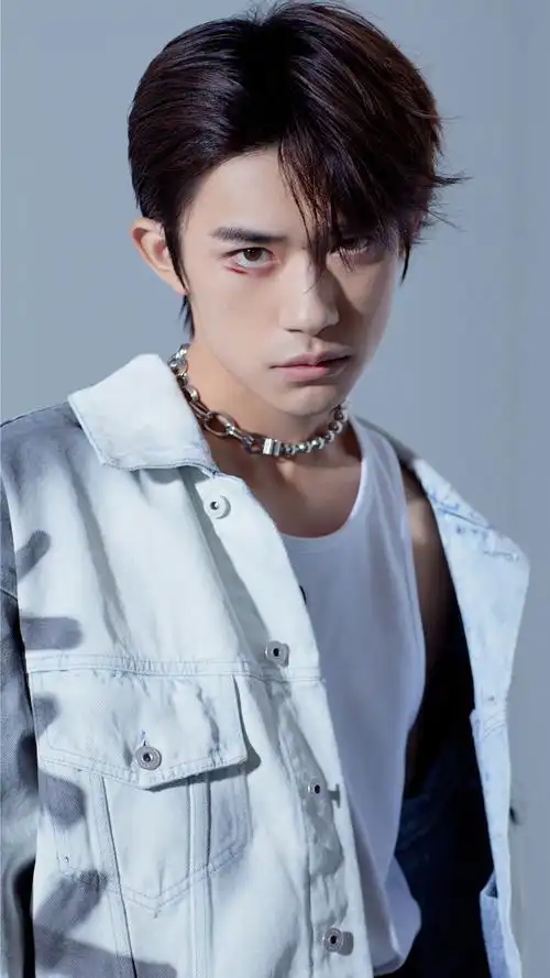 易烊千玺炫酷时尚写真手机壁纸