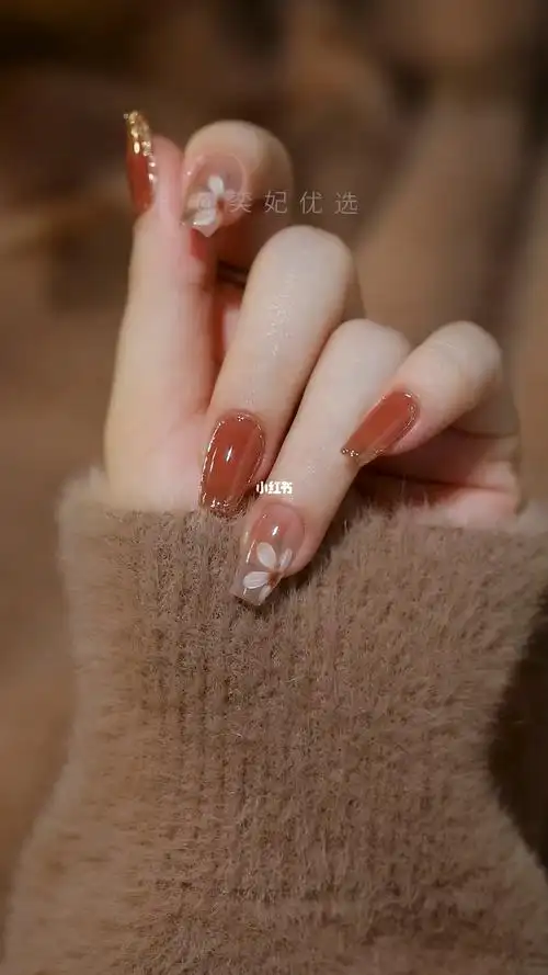 秋冬焦糖琥珀气质显白双色渐变美甲78