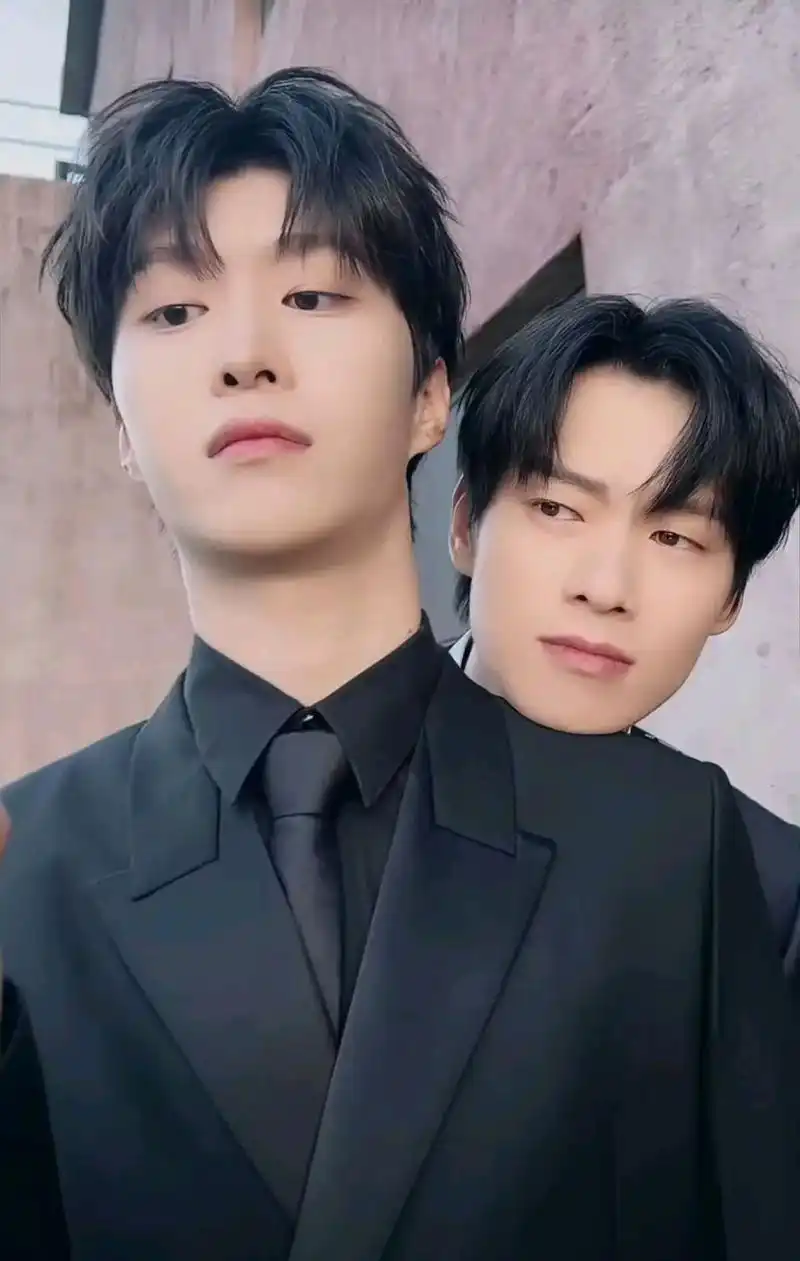 魏大勋范丞丞西装手势舞,帅哥联动!看出来了,哥你是真不会跳舞!