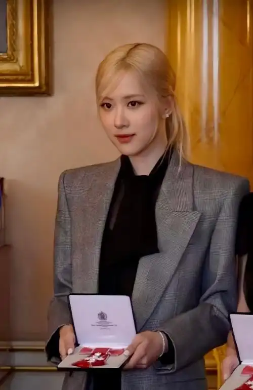 朴彩英金发精灵##blackpink出席白金汉宫宴会