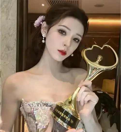 张予曦:王思聪前女友,被质疑整容,如今成功转型参加浪姐人气飙升