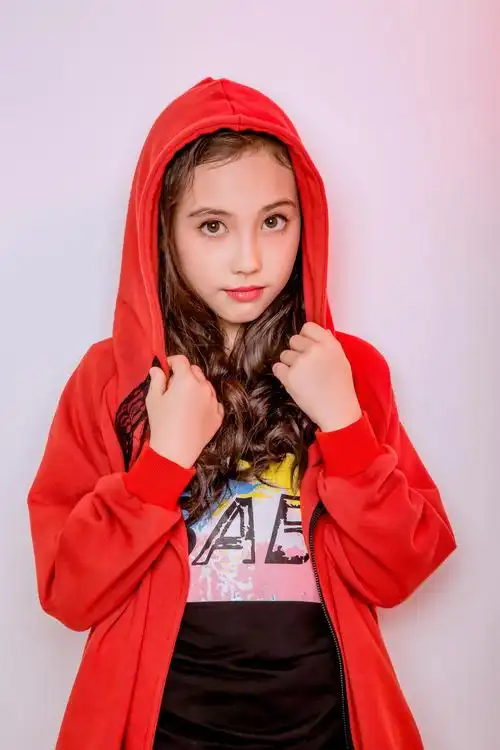 p>宋梓欣,中美混血女孩,2010年1月26日出生于广东中山.