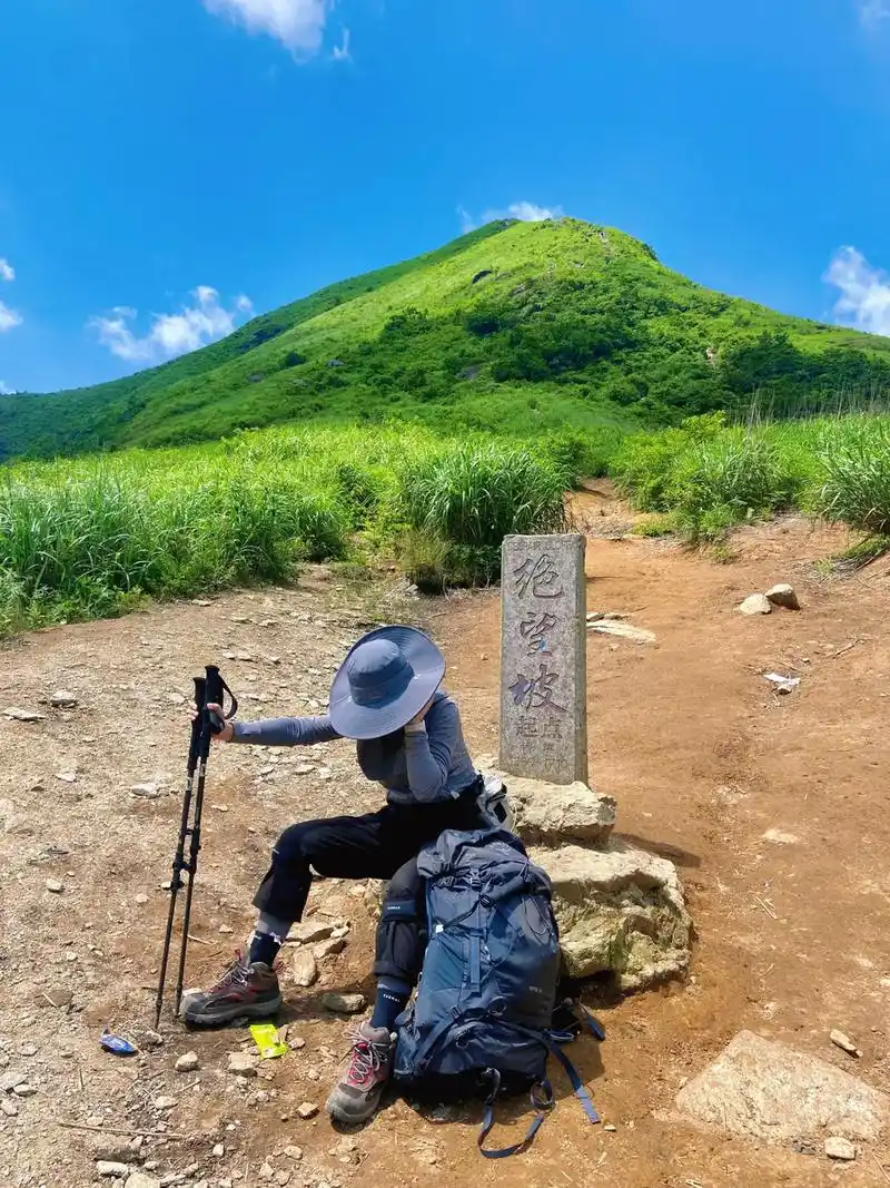 徒步反穿:明月山-羊狮慕-武功山金顶.两天,35公里,负重2 - 抖音