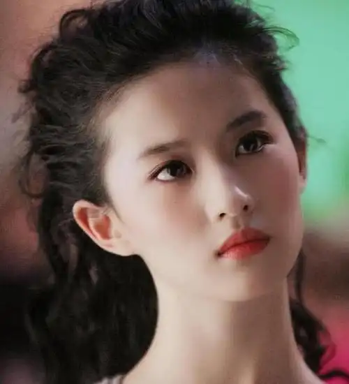 20岁的刘亦菲有多美?看到她素颜证件照,网友:盛世美颜!