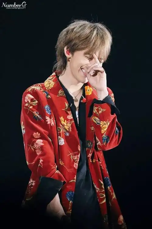 【权志龙高清照一张】迷人的微笑