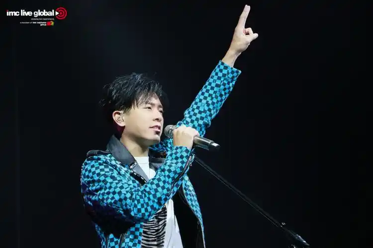 韦礼安而立巡演首站北京落幕 超燃吉他solo致敬摇滚经典