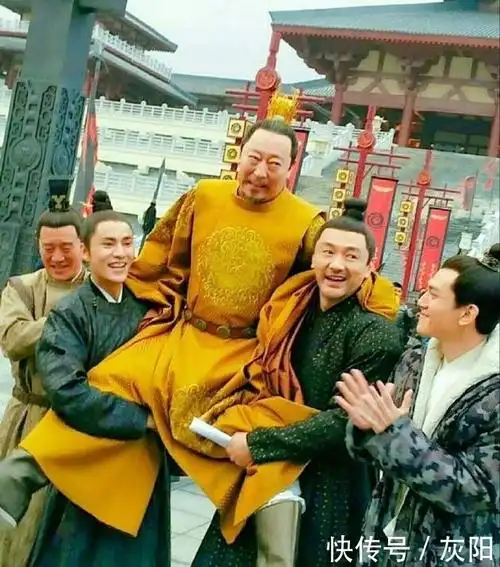 陈坤发文为倪大红庆生 晒片场照动作搞怪很有爱