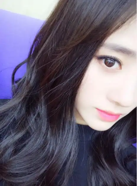 鞠婧祎早期素颜露额头的怼脸高清自拍图片