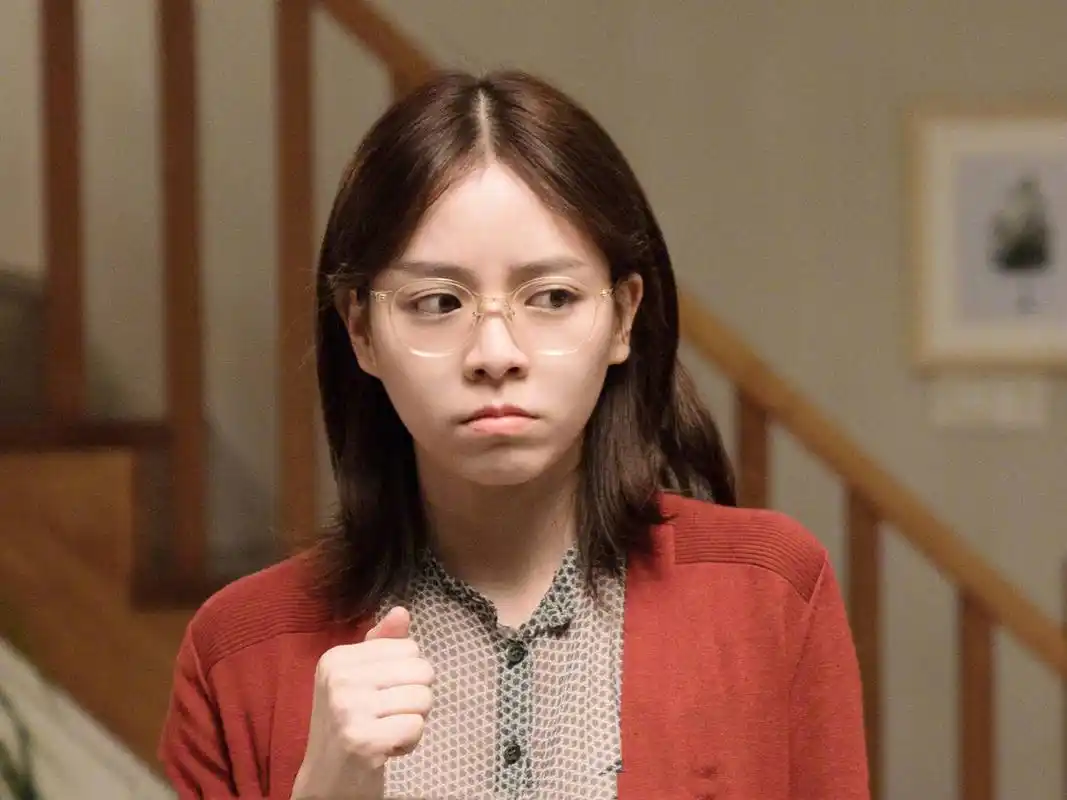 《西虹市首富》女主角宋芸桦果然是耐看型美女,和陈妍希一样长着一张