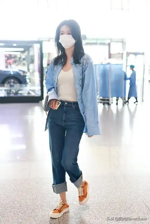 2021年8月12日,北京,乔欣机场街拍.