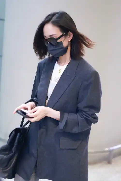 1/ 9 2021年9月6日,上海,张钧甯现身机场.