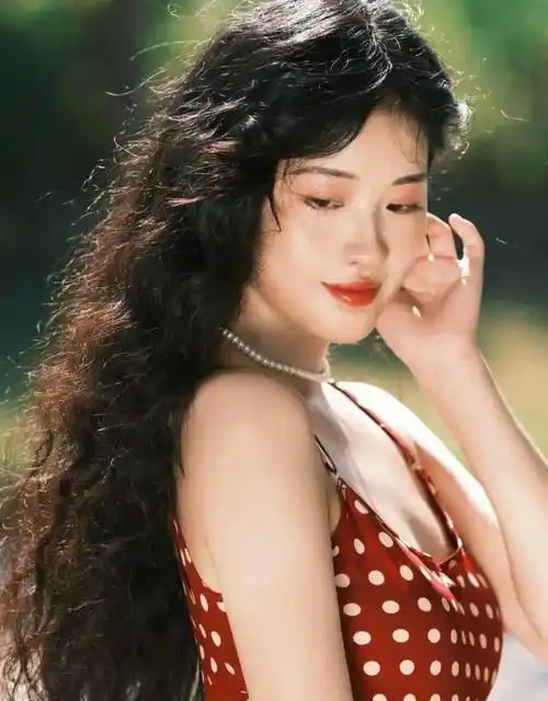 各种复古小卷毛,和秋天整个搭住了_卷发_发型_气垫