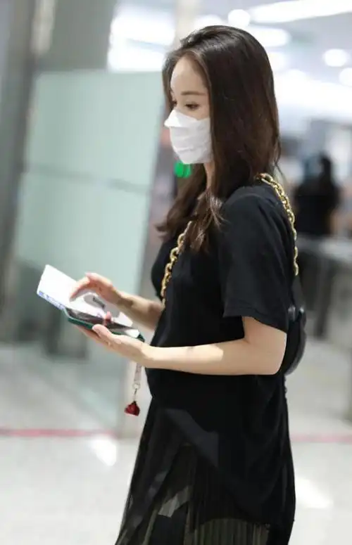 王子文分手后越来越美,"上松下松"也不显拖沓,反倒慵懒又洋气