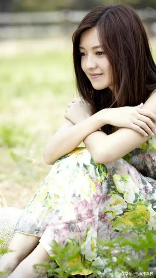 傅晶清纯优雅写真图集,她漂亮吗