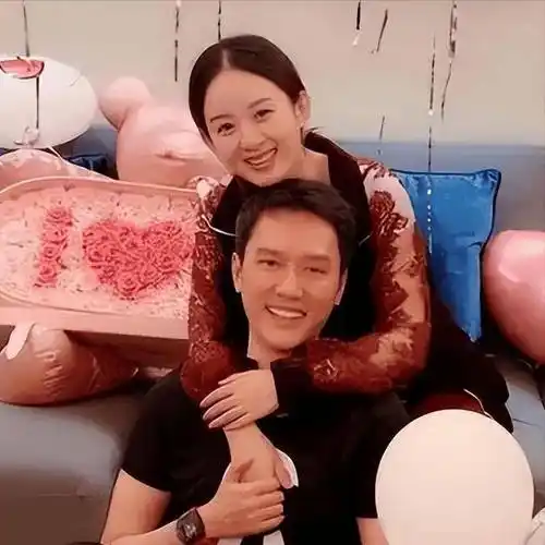 赵丽颖带儿子逛动物园,罕晒母子合照秀幸福,5岁想想身高优越