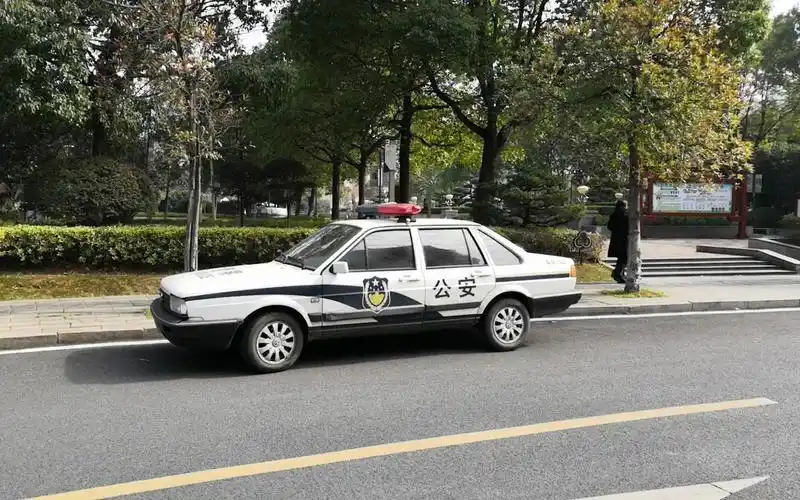 湘潭老车型的警车
