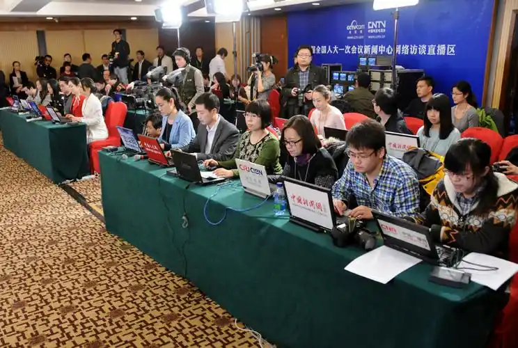 网络媒体在访谈现场